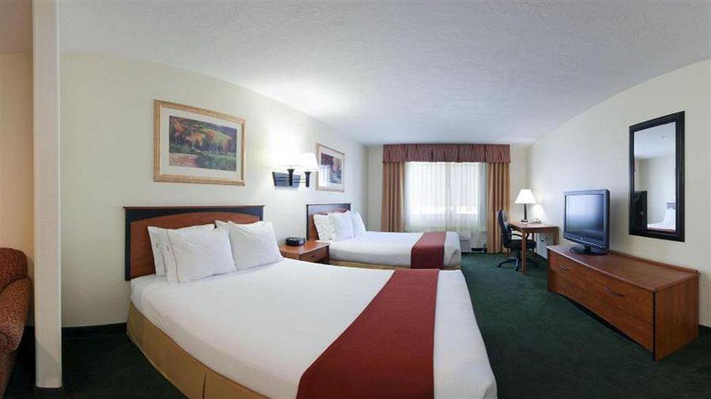 Holiday Inn Express & Suites Alamosa By Ihg Exterior photo
